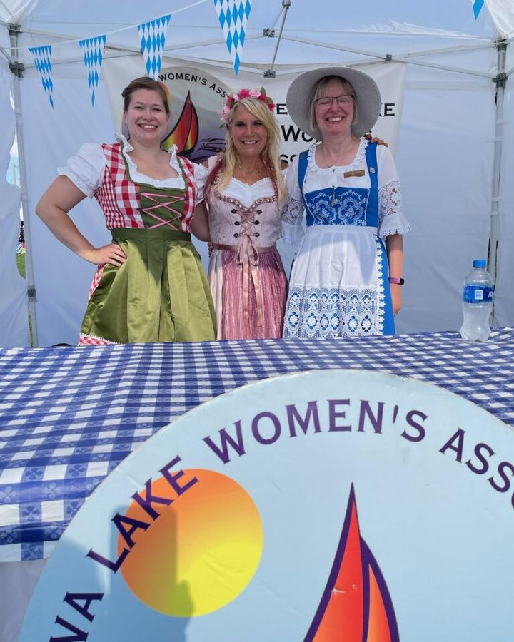 What a fantastic photo of some of our board members dressed in their dirndls at yesterdays DAS Fest USA. You can see GLWA members all weekend as the Spirit Team! We hope to see you there!